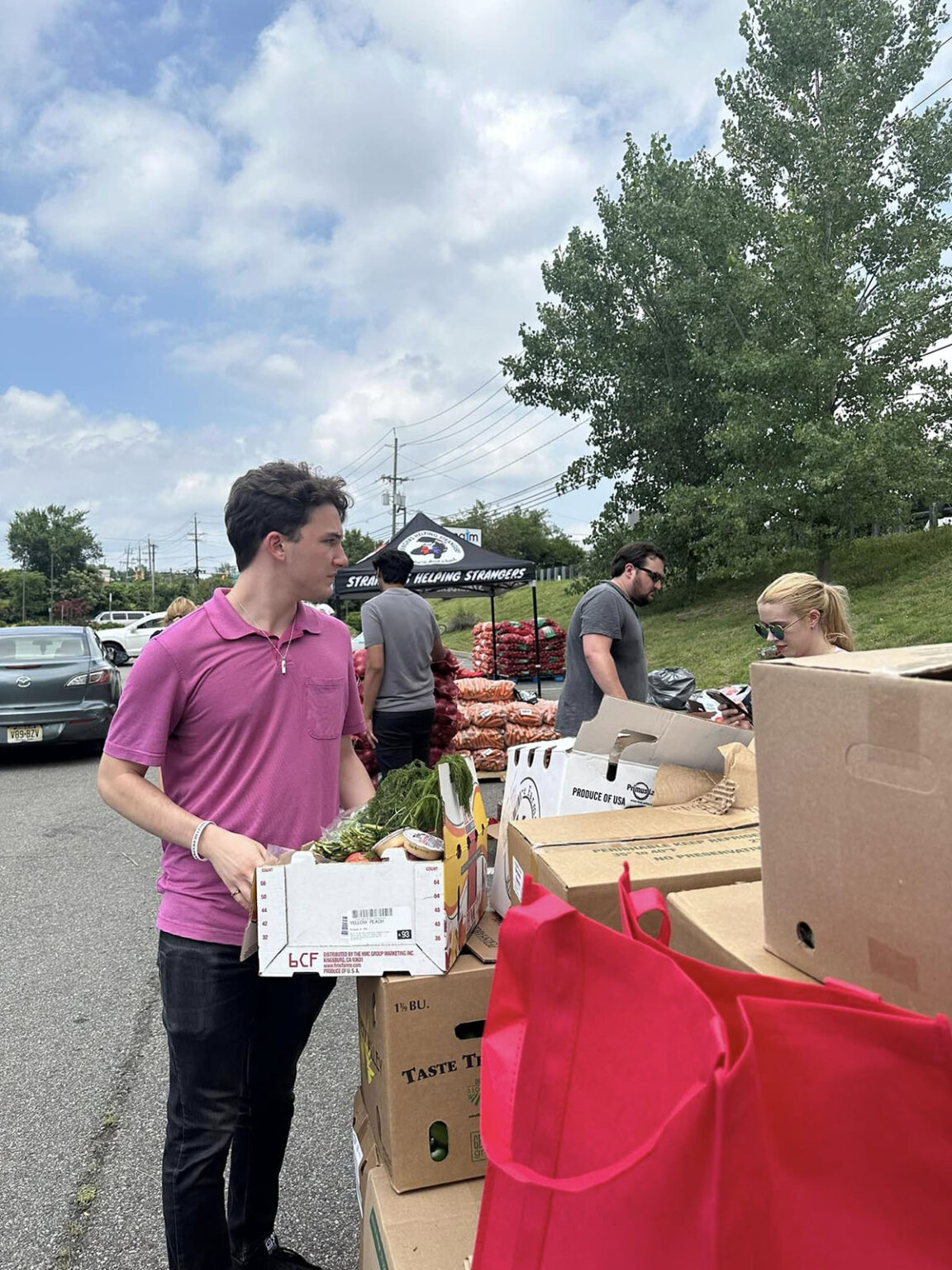 Laurence Fine ’25 unloads a delivery at a food pantry in Bergen County, New Jersey, while interning with the Bergen County Office of Food Security this past summer. Photo courtesy Laurence Fine ’25.
